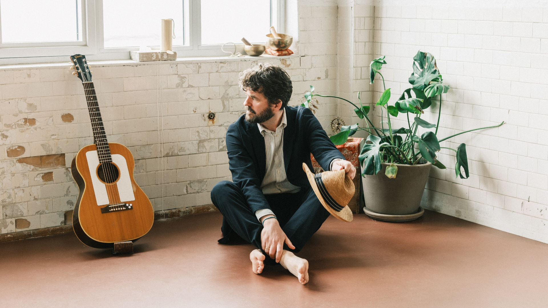 Thomas Dybdahl med gitar